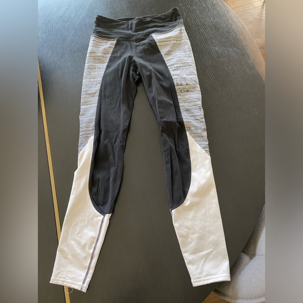 Athleta women’s leggings.  Size small. Good condition.